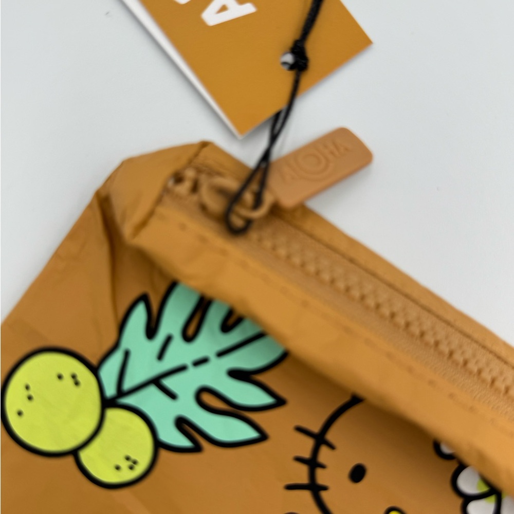 Aloha Collection x Hello Kitty Mini Pouch - Picture 4 of 7